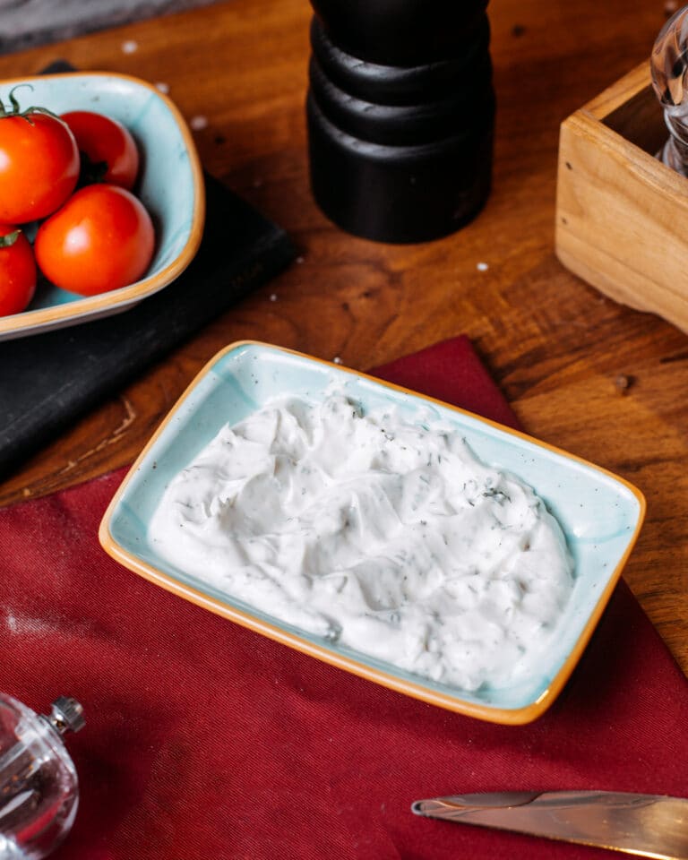 Requeijão light é saudável? Entenda se vale a pena incluir na dieta