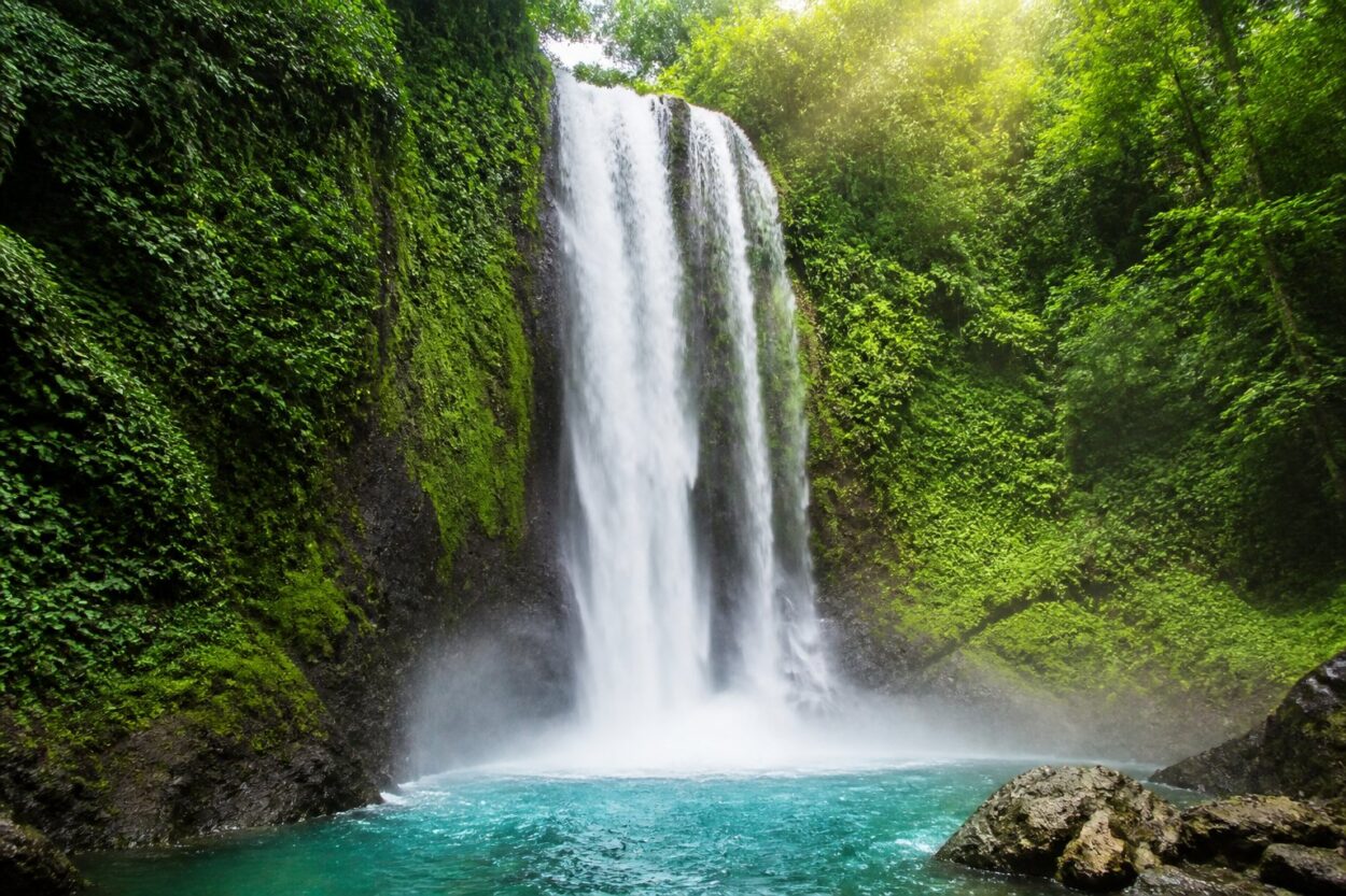 Frases de Cachoeira: Inspiração Refrescante Para Legendas e Mensagens Alegre